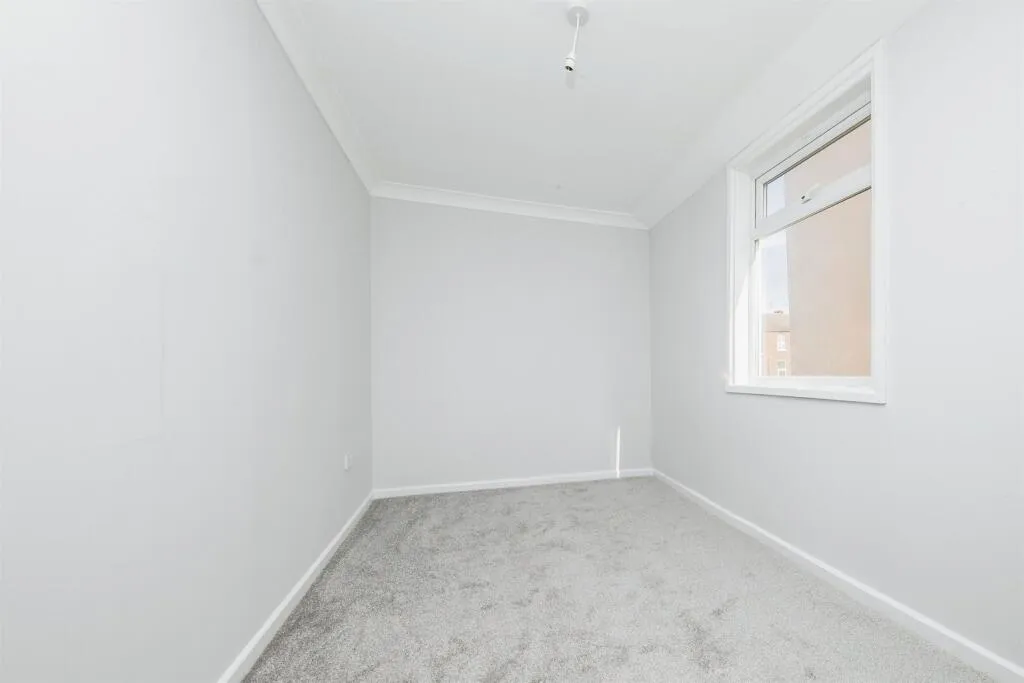 4 bed End of Terrace