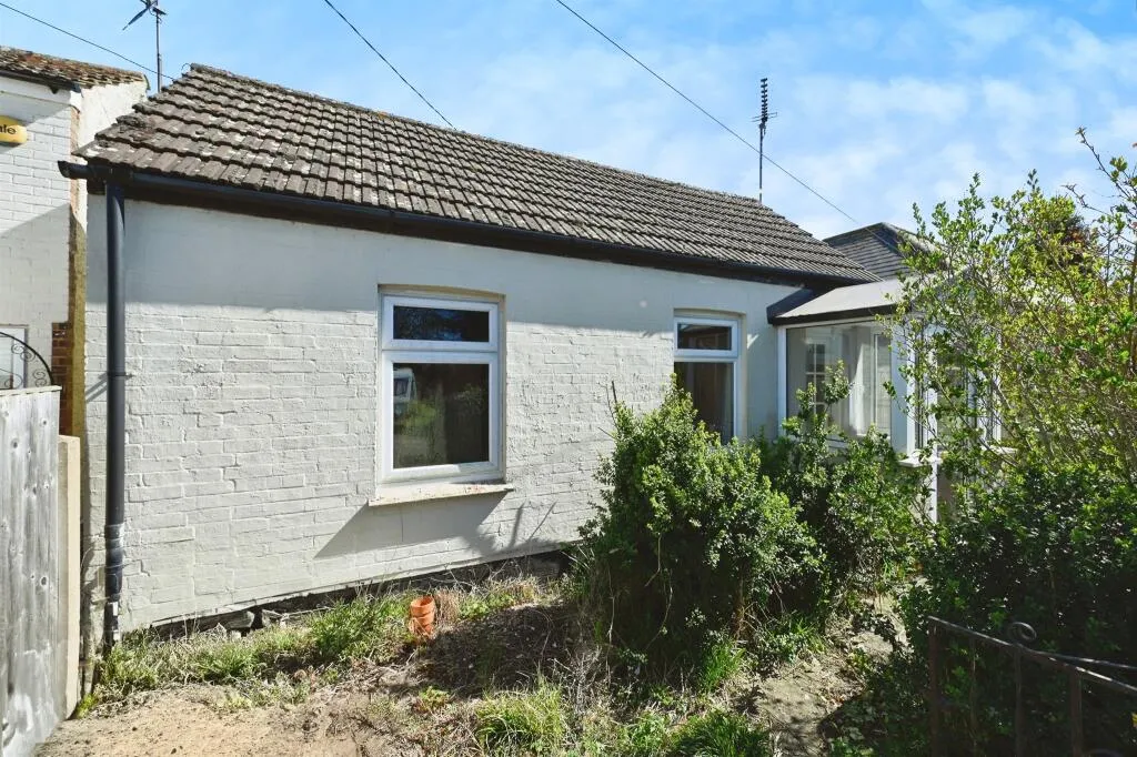 2 bed Detached Bungalow