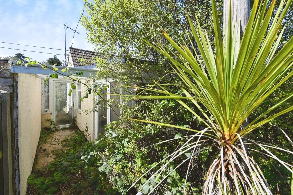 2 bed Detached Bungalow