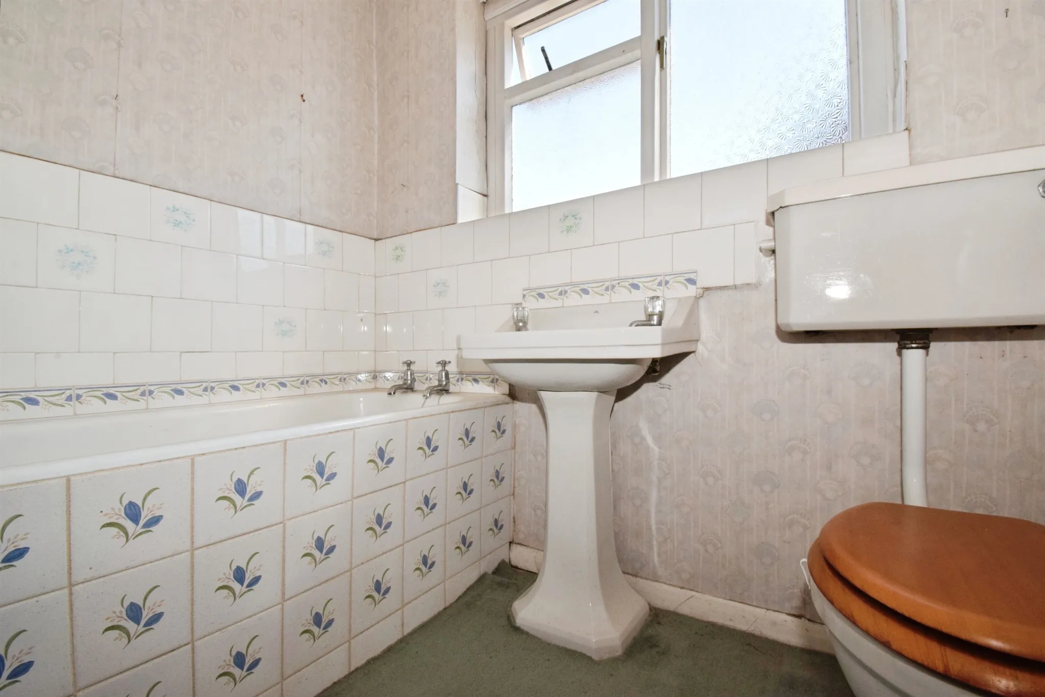 6 bed Detached