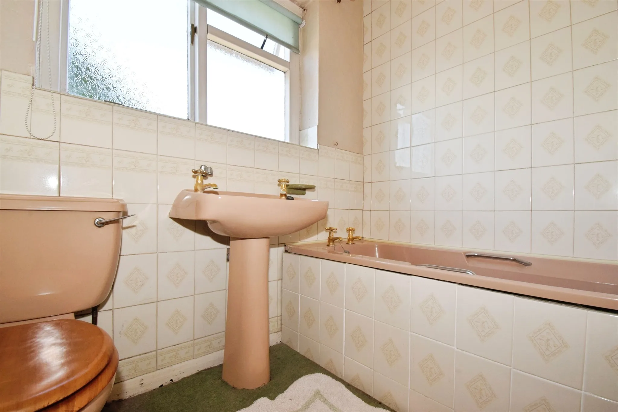 6 bed Detached