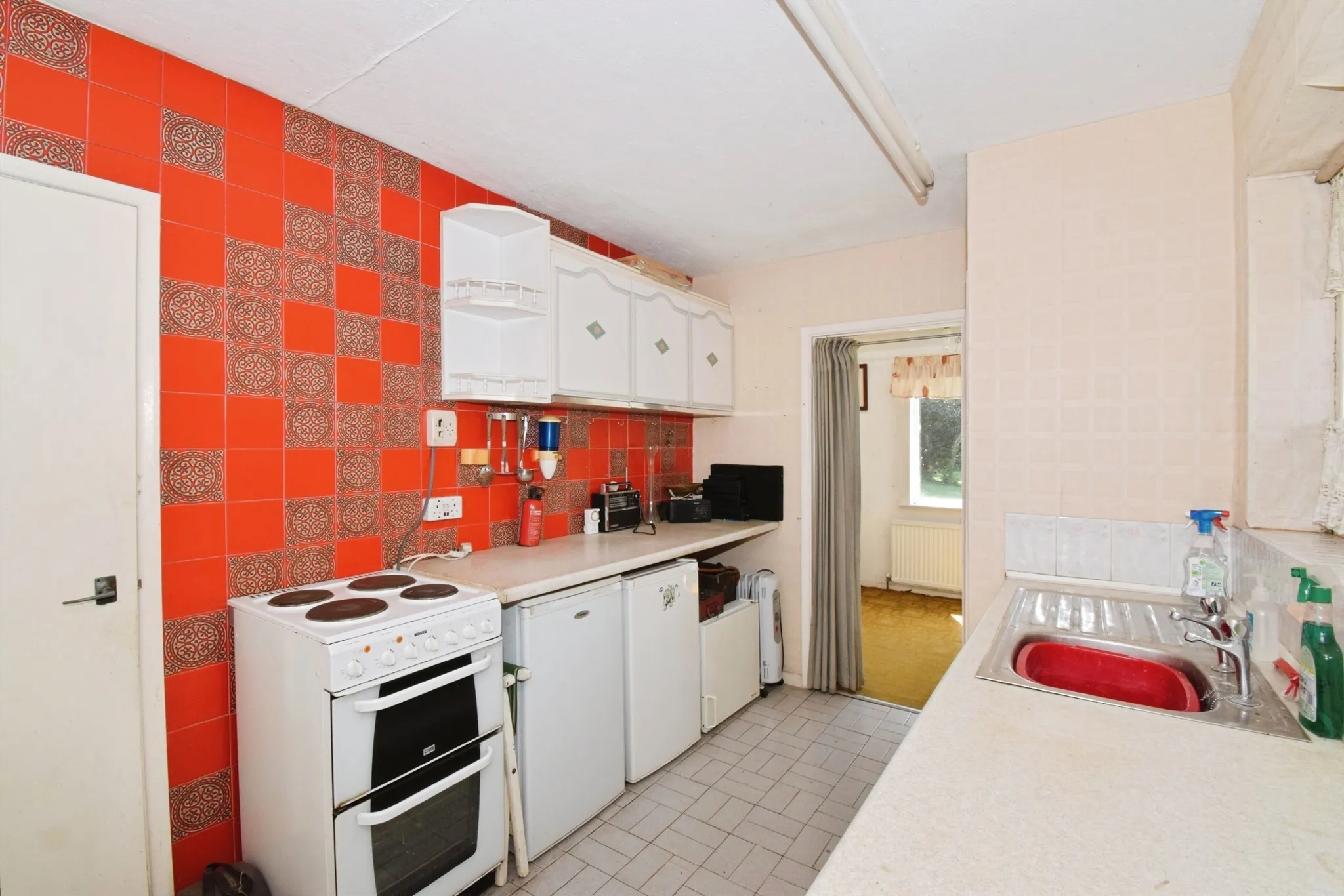6 bed Detached