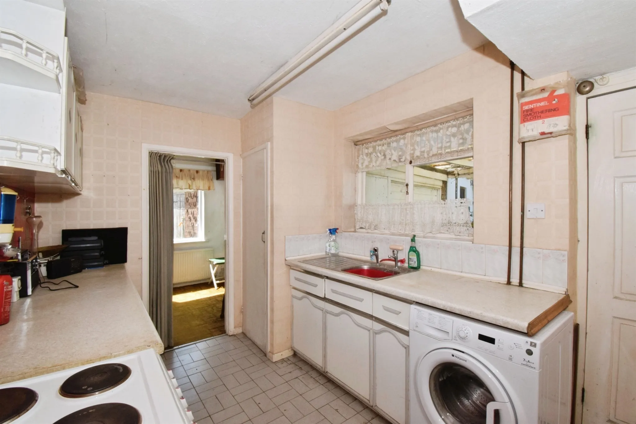 6 bed Detached