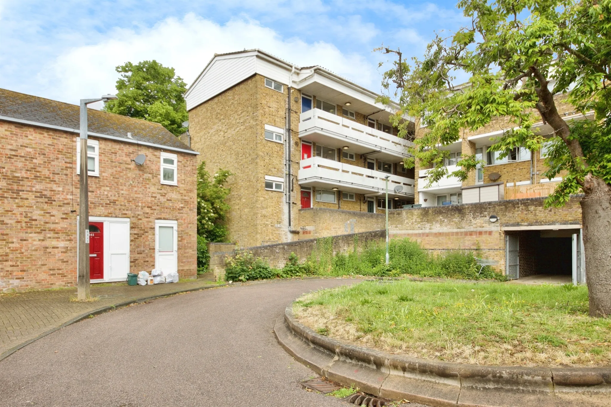 1 bed Ground Flat