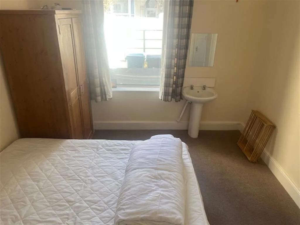 5 bed Terraced