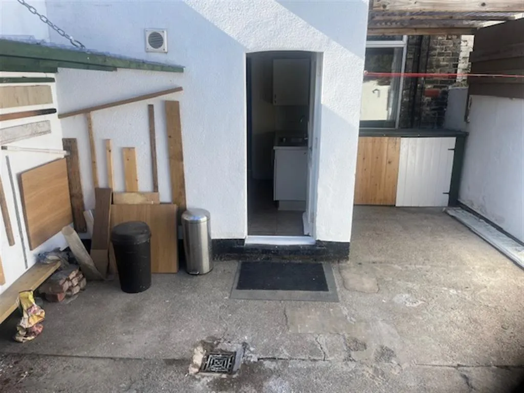 5 bed Terraced