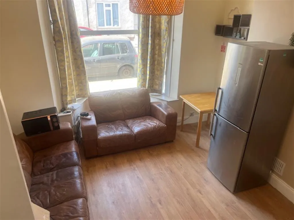 5 bed Terraced