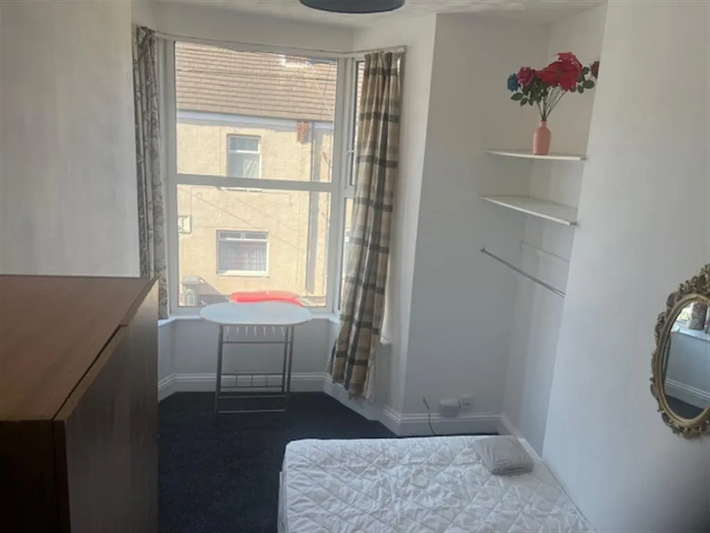 5 bed Terraced