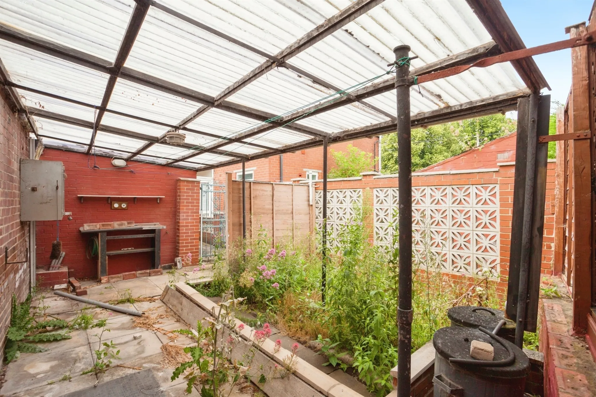 2 bed End of Terrace