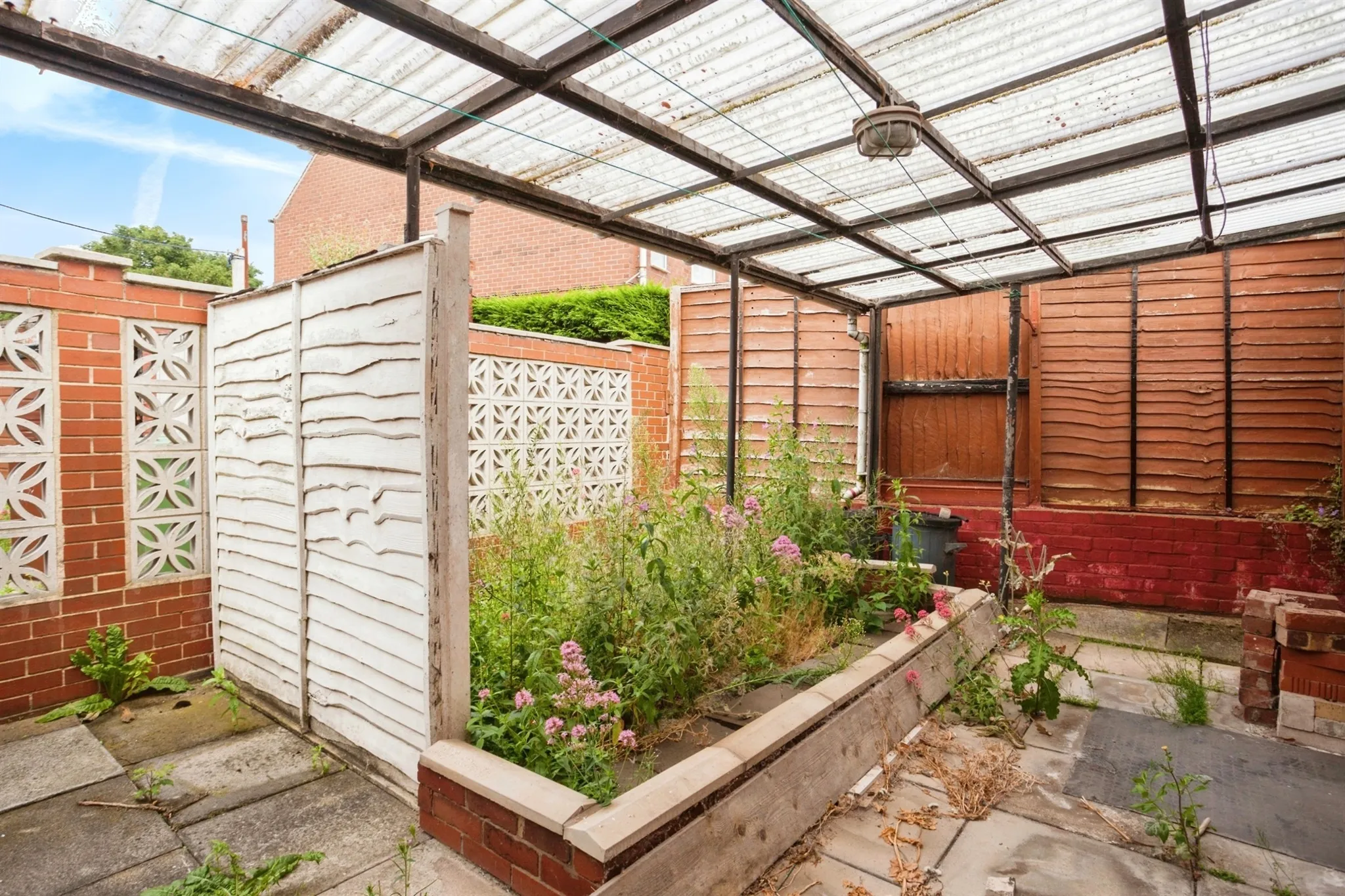 2 bed End of Terrace
