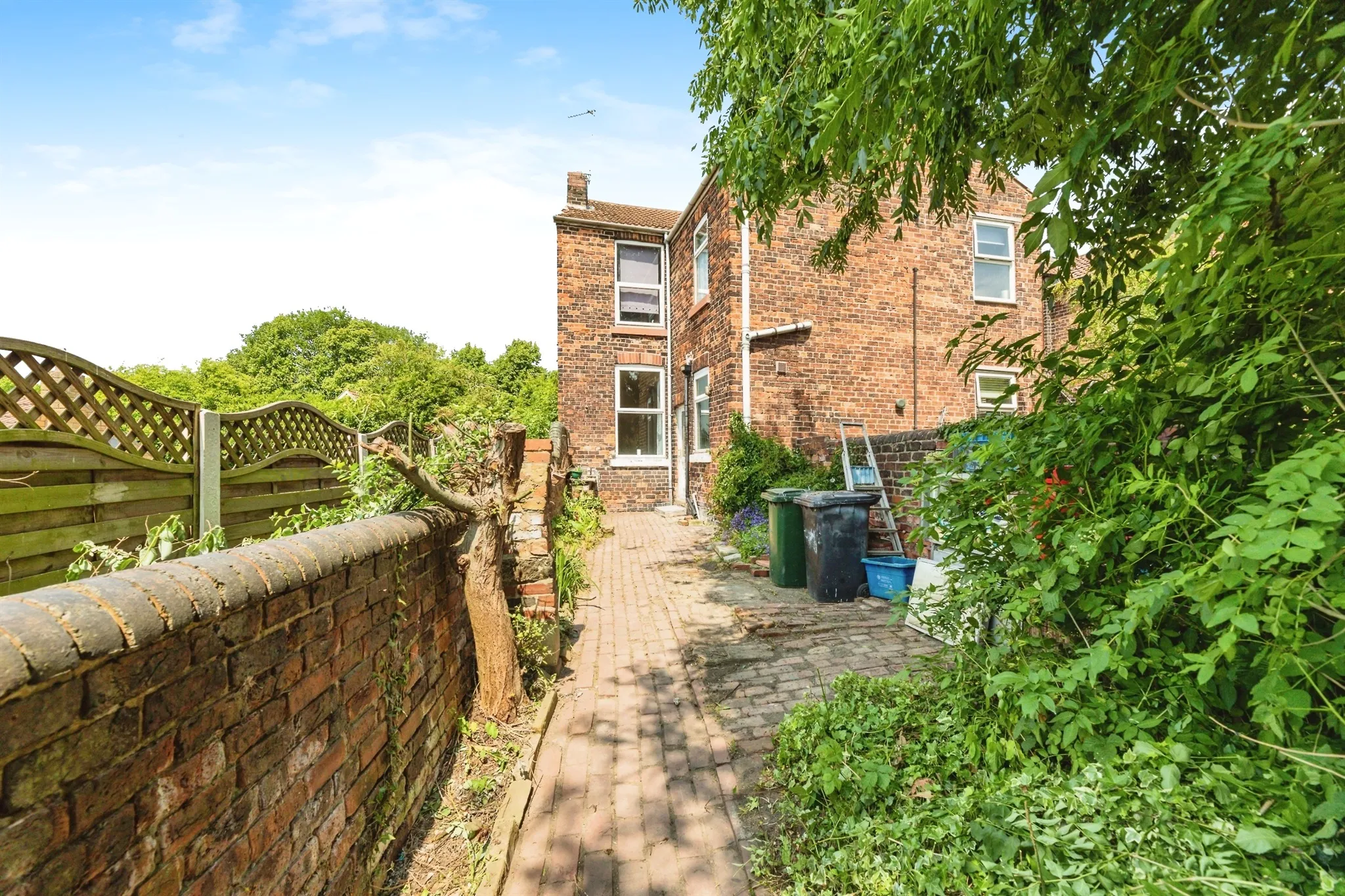 3 bed End of Terrace