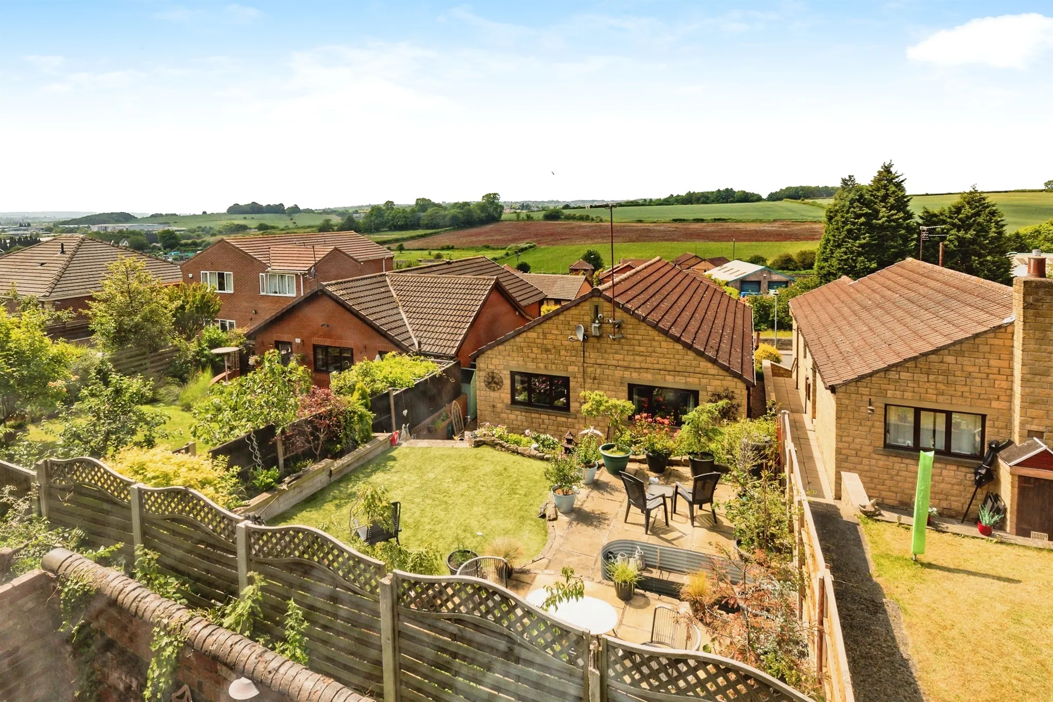3 bed End of Terrace