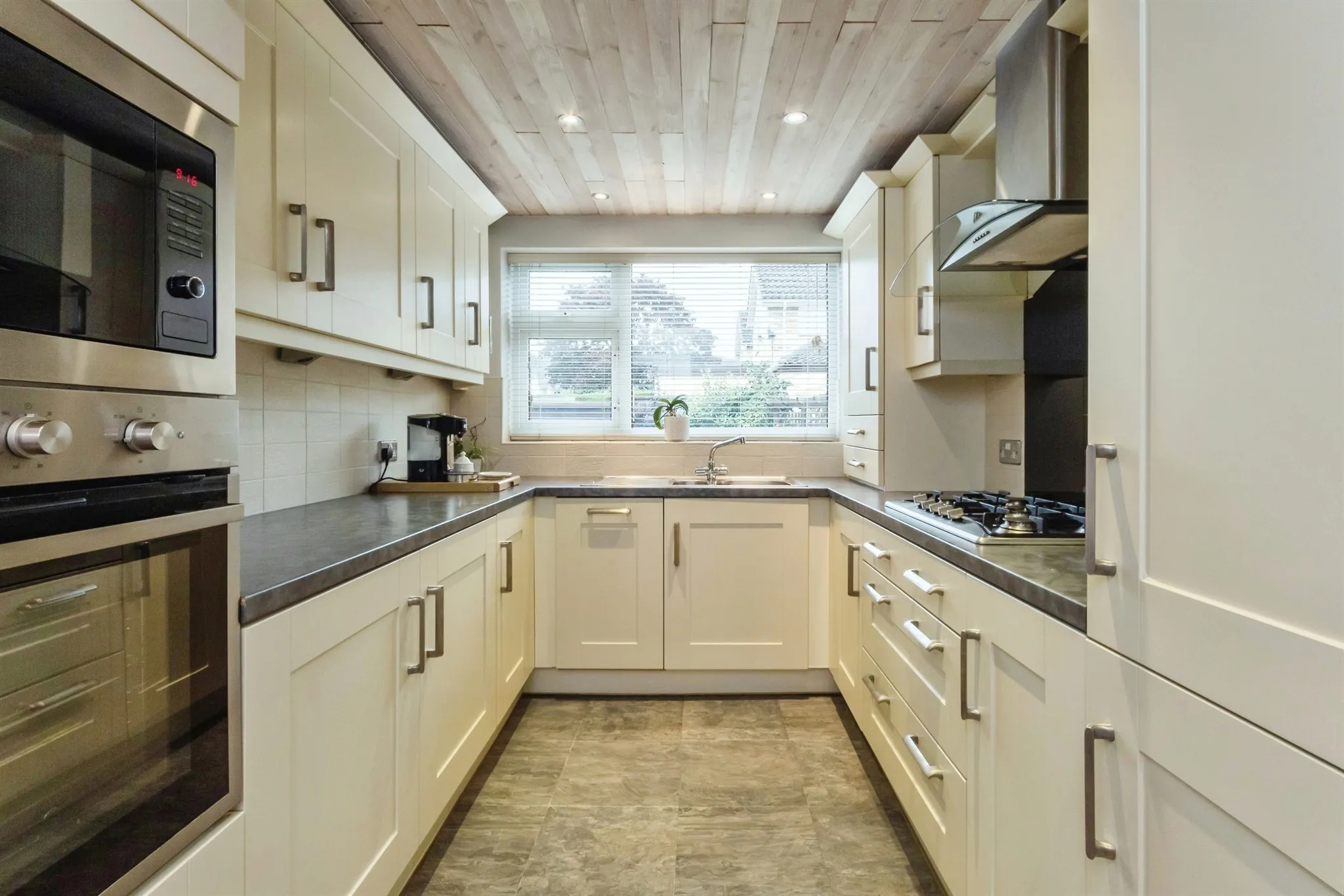 4 bed Semi-Detached