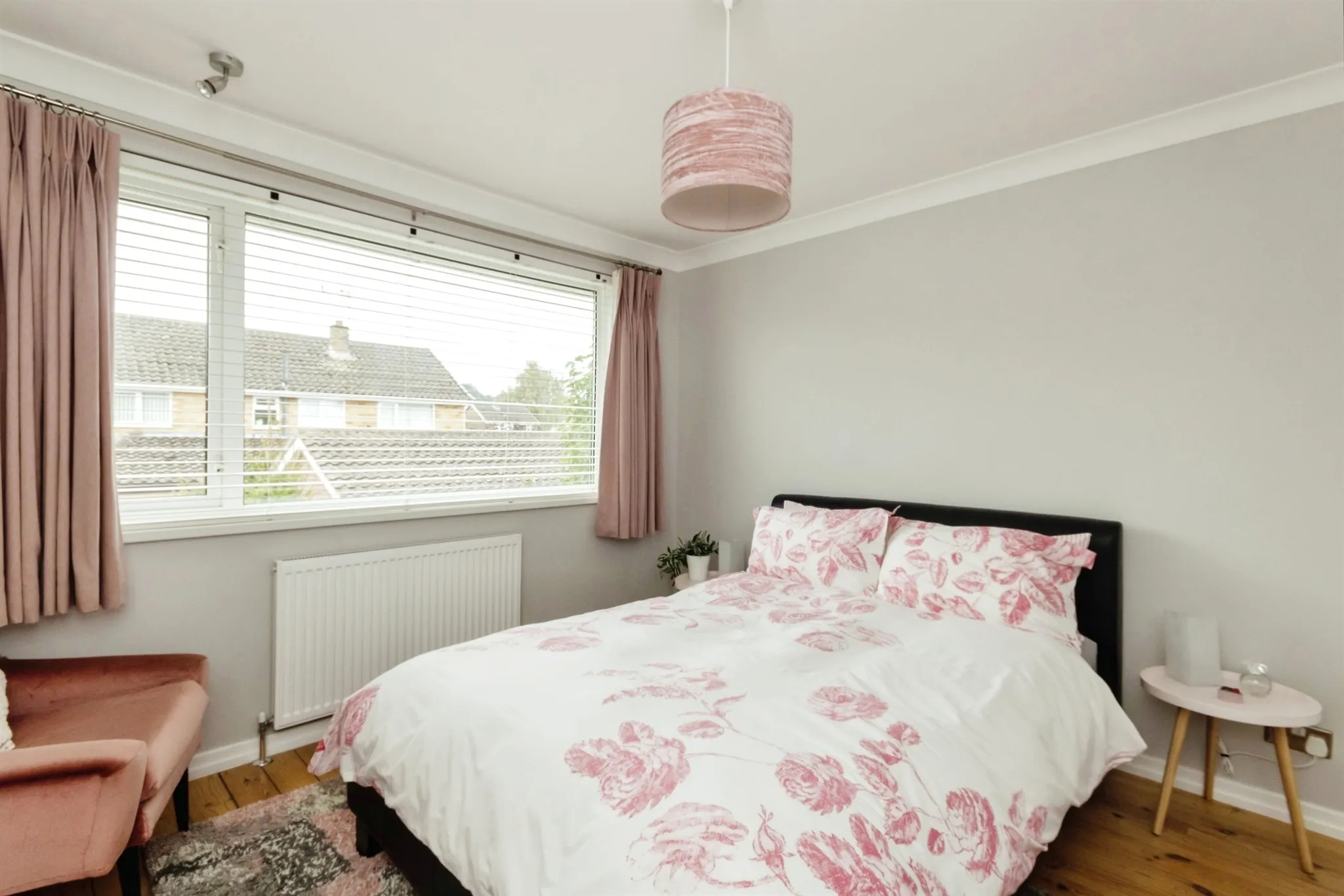 4 bed Semi-Detached