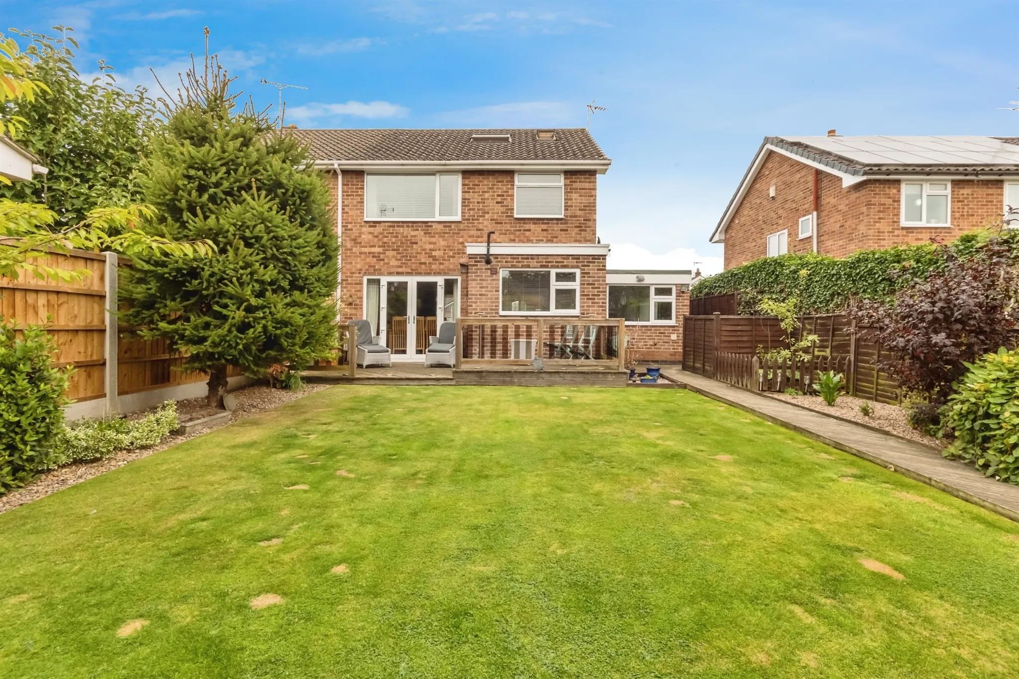 4 bed Semi-Detached