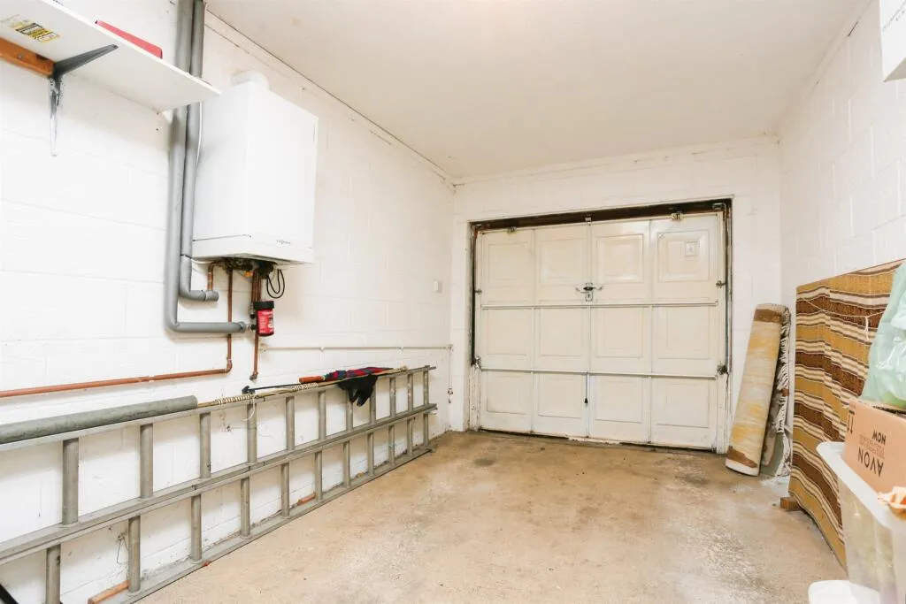 2 bed Detached