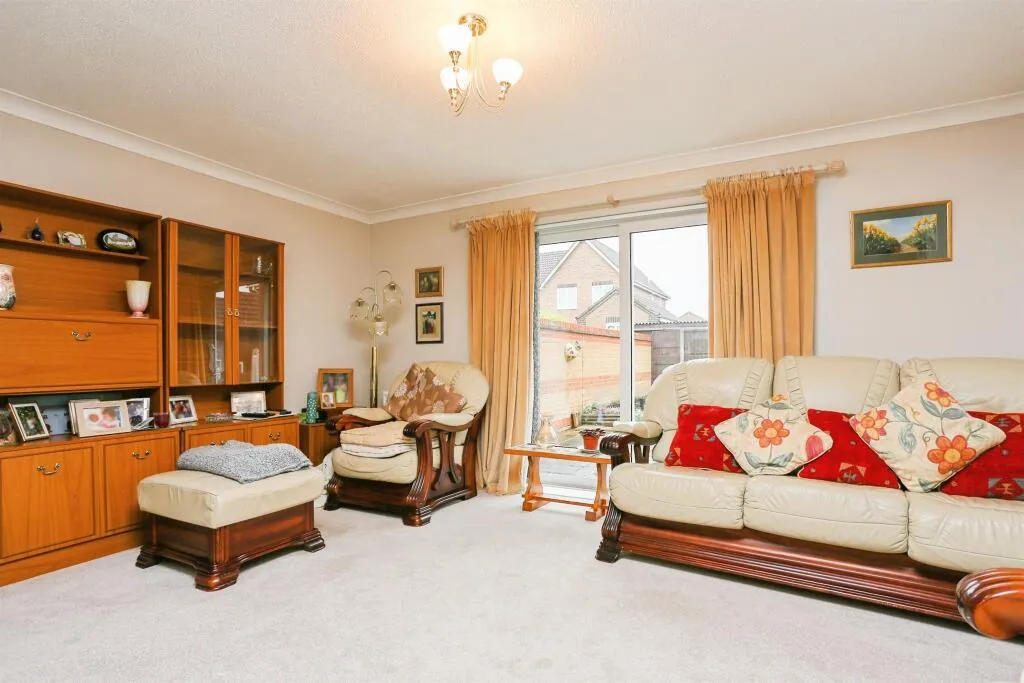 2 bed Detached