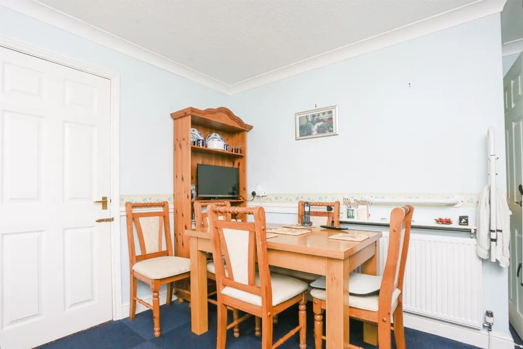 2 bed Detached