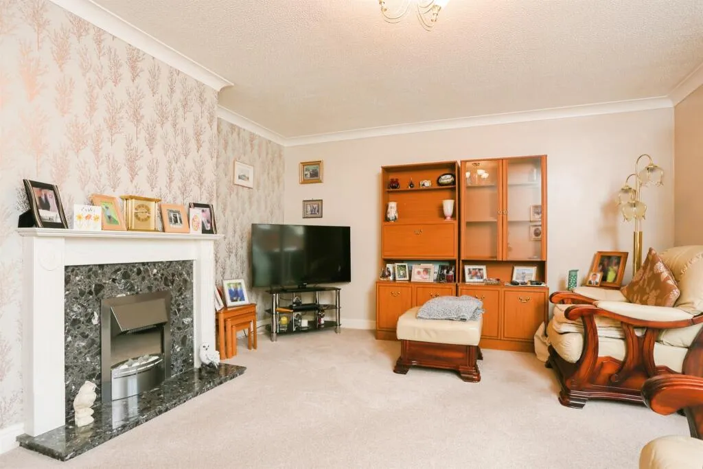 2 bed Detached