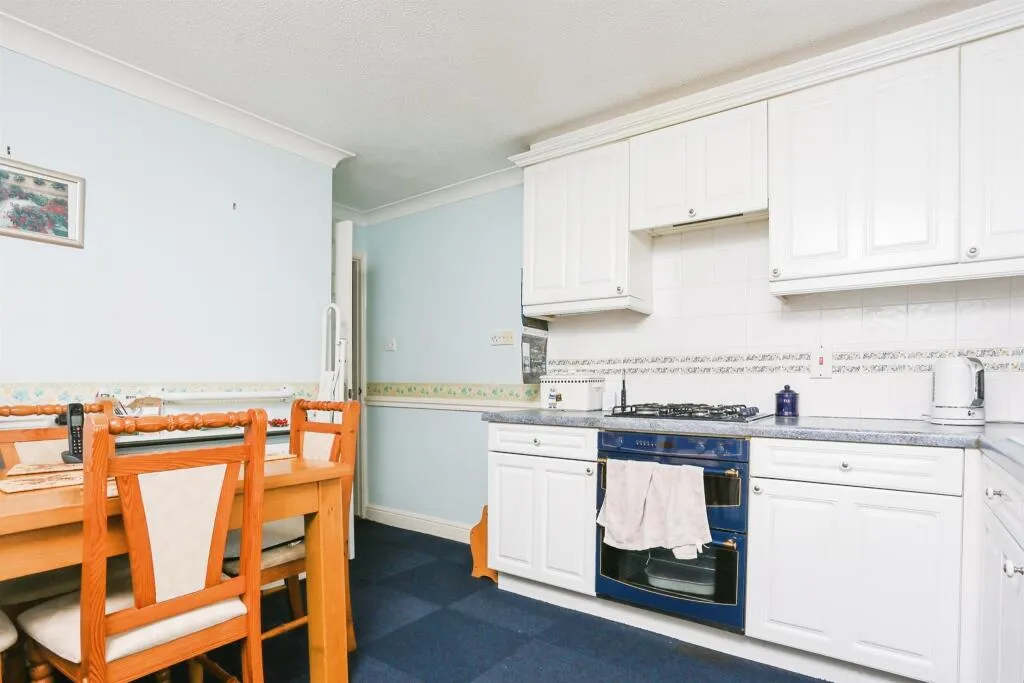 2 bed Detached
