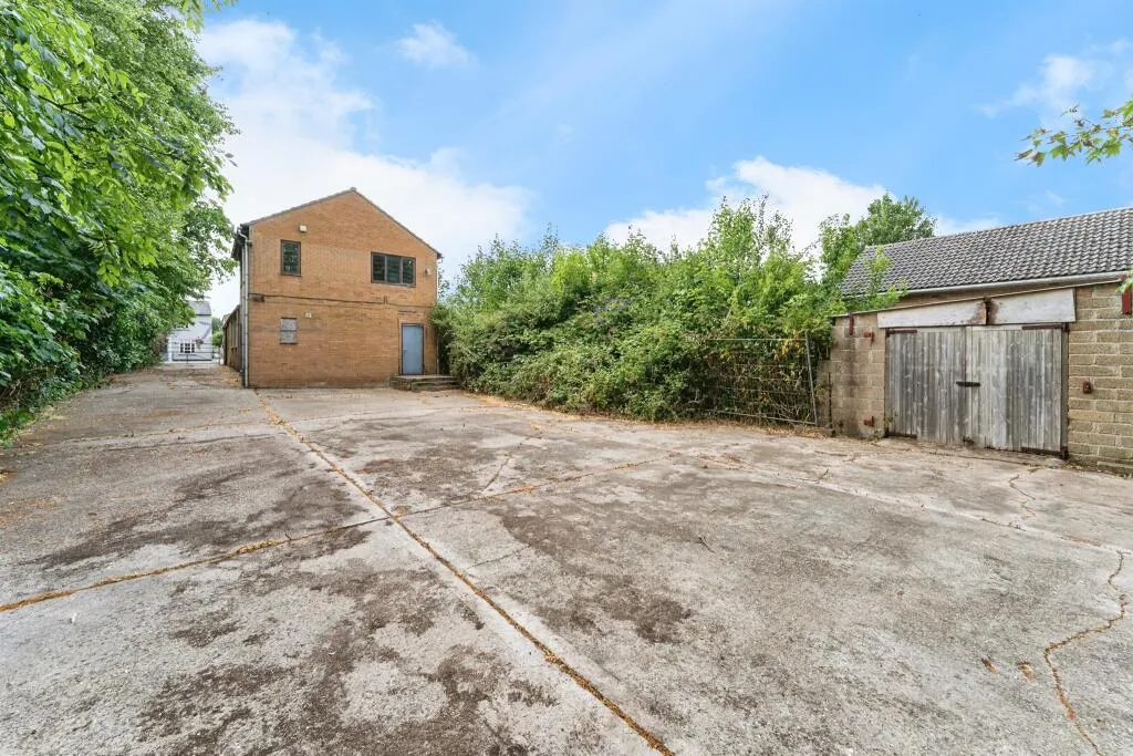 2 bed House