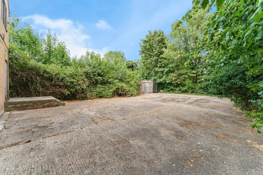 2 bed House