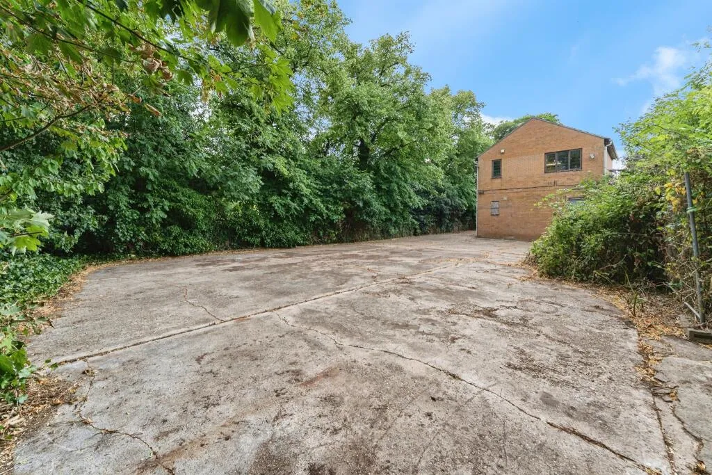 2 bed House
