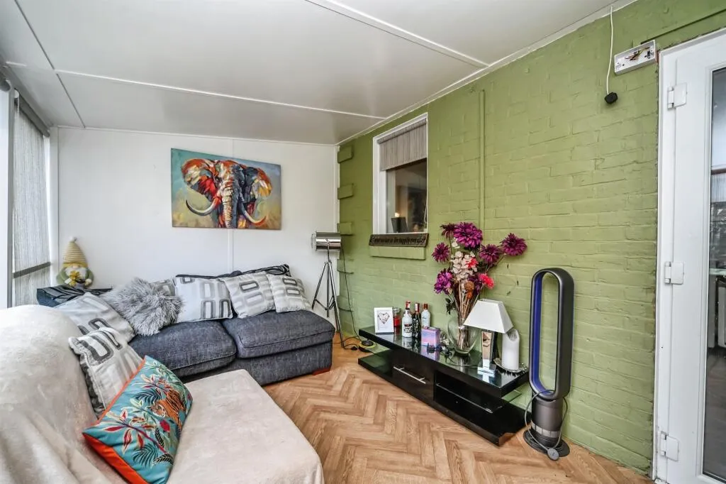 2 bed End of Terrace