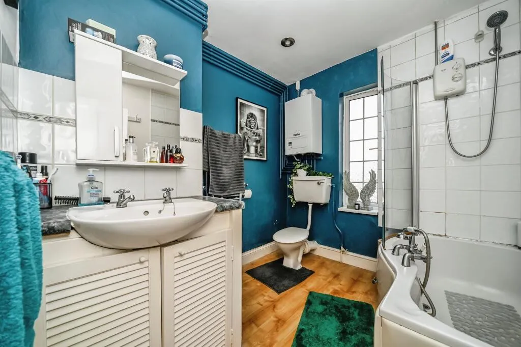 2 bed End of Terrace
