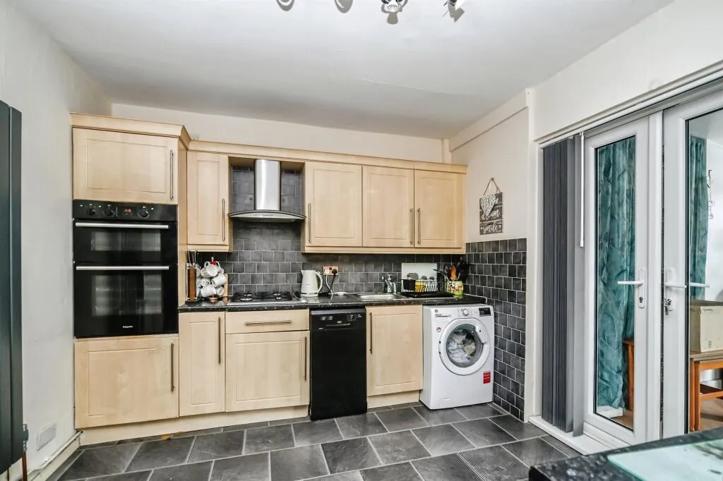 2 bed End of Terrace
