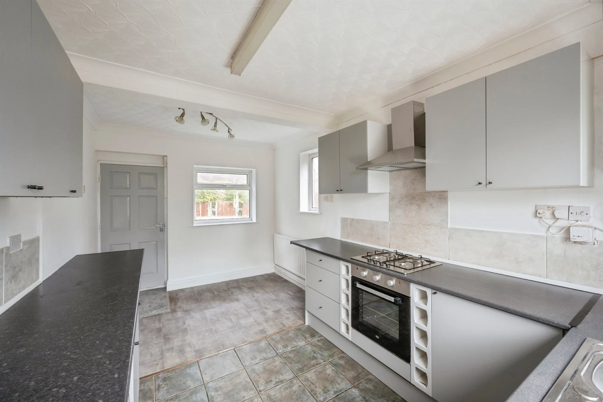 3 bed End of Terrace