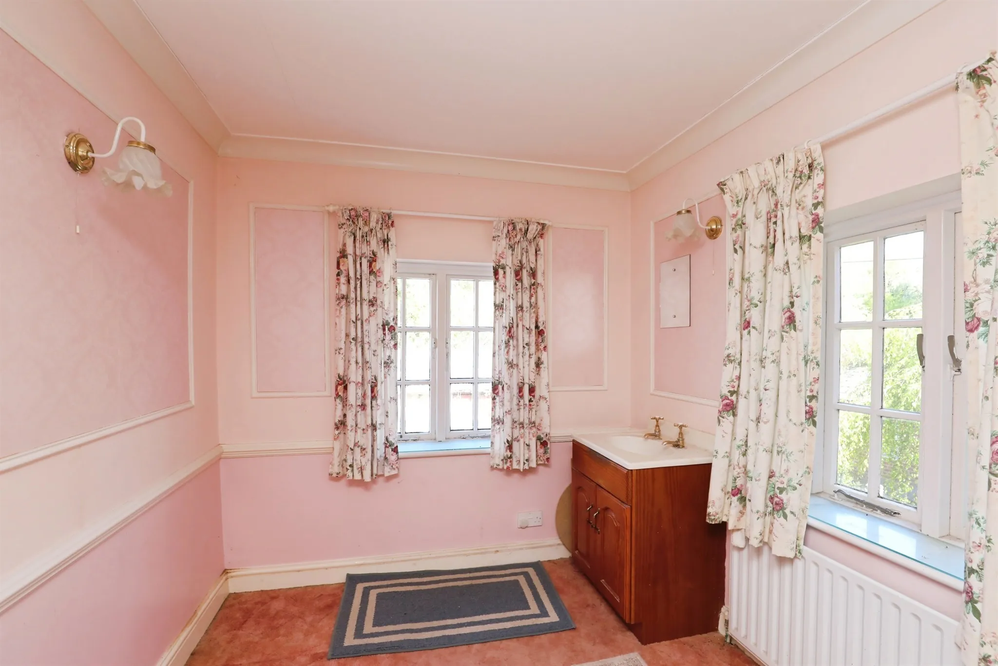 2 bed Character Property