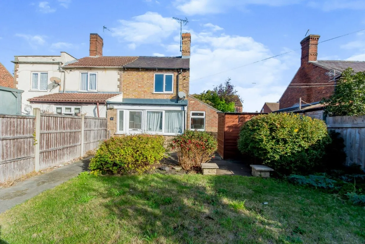 2 bed Semi-Detached