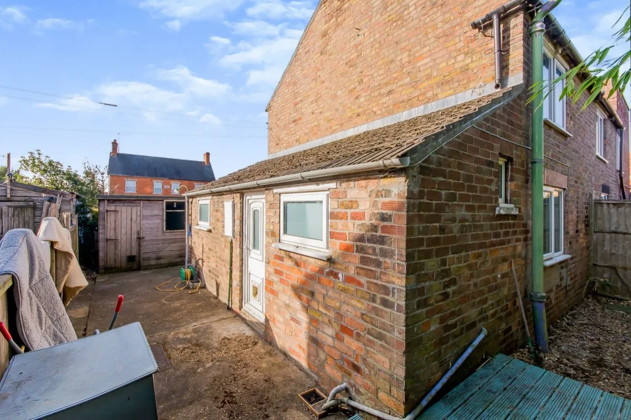 2 bed Semi-Detached