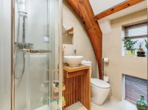 2 bed Barn Conversion