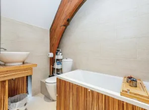 2 bed Barn Conversion