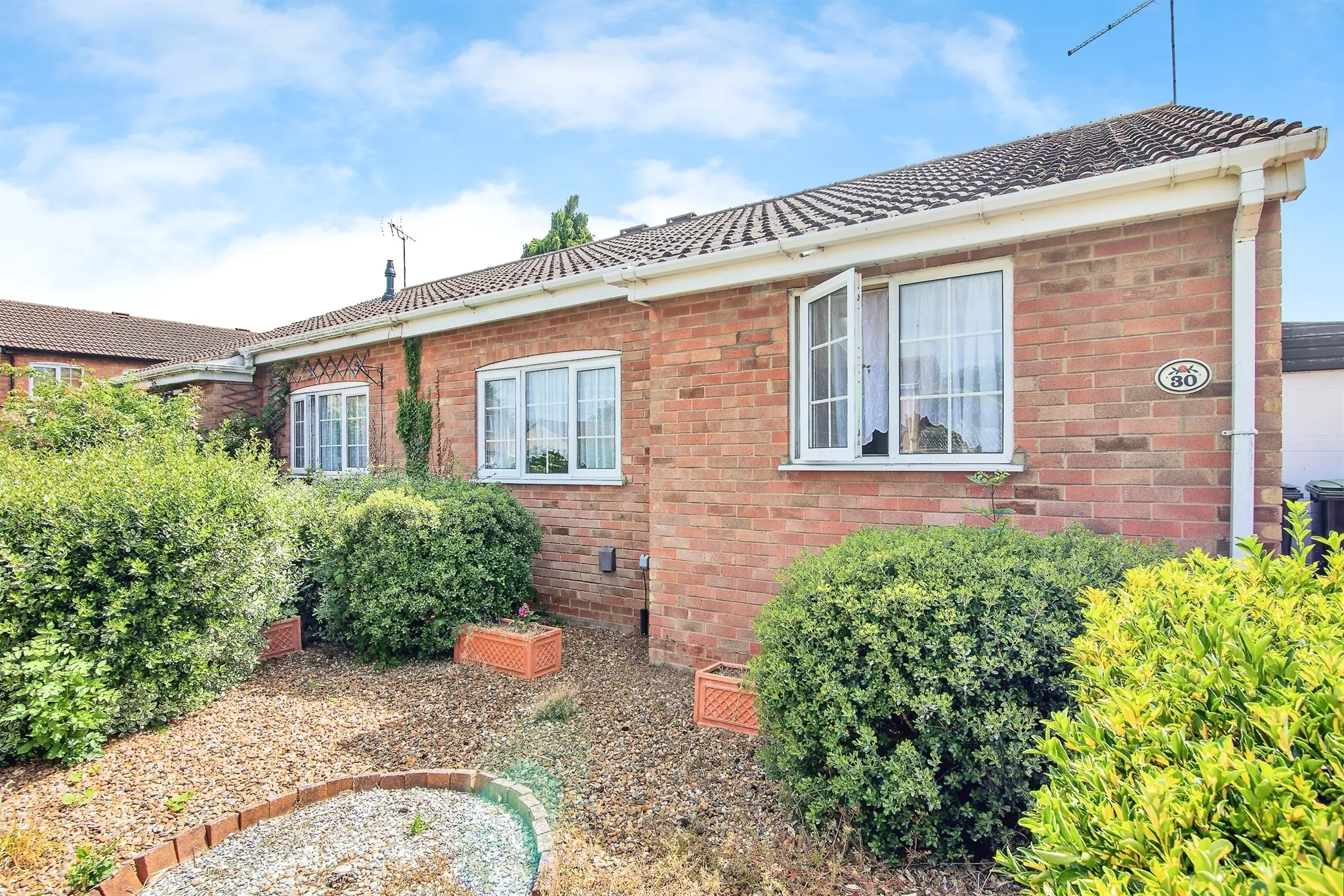 1 bed Semi-Detached Bungalow