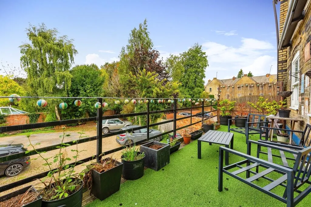 2 bed Apartment