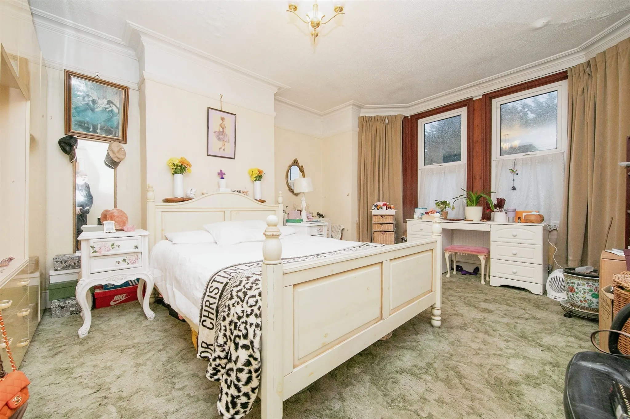 4 bed Semi-Detached