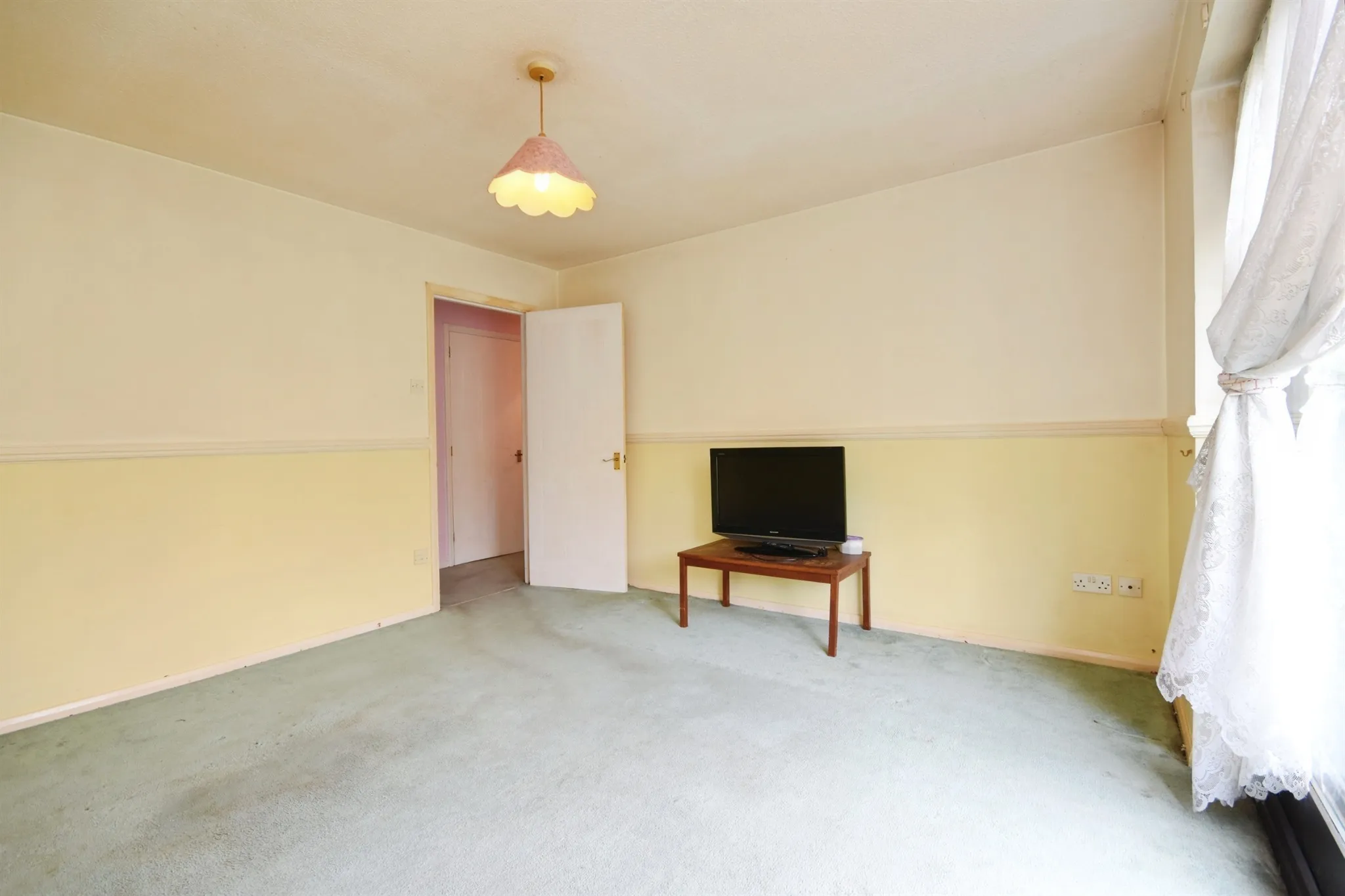 2 bed Maisonette