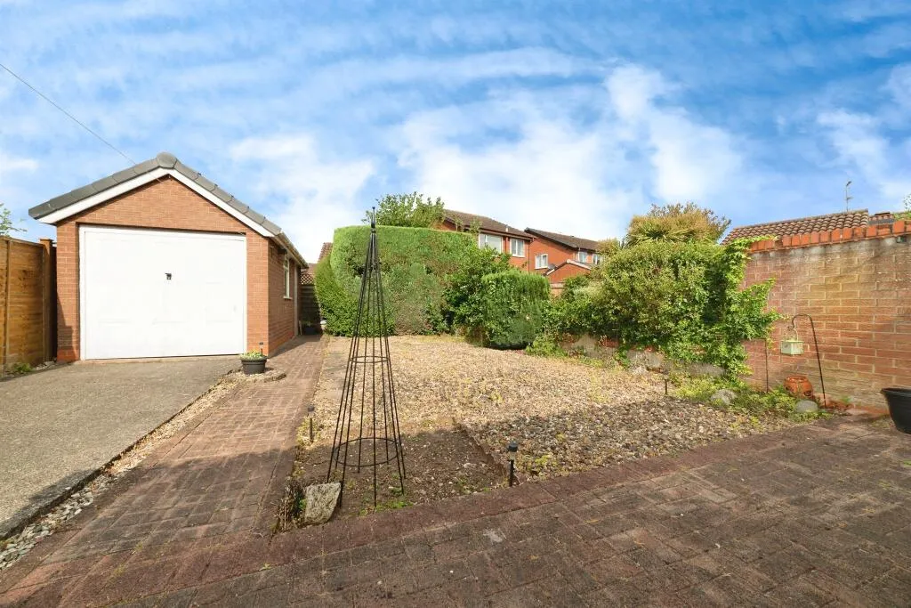 2 bed Semi-Detached Bungalow