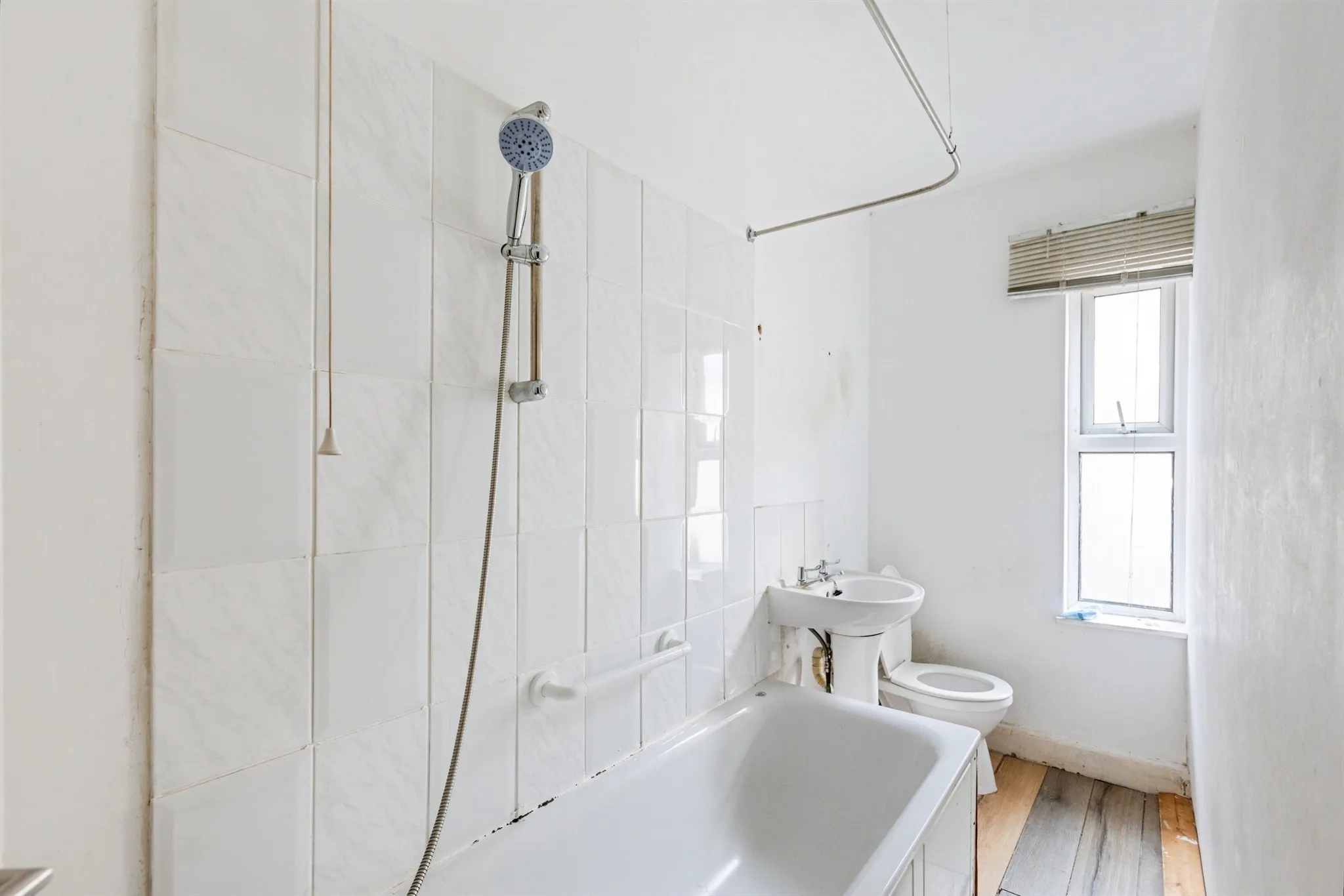 3 bed End of Terrace