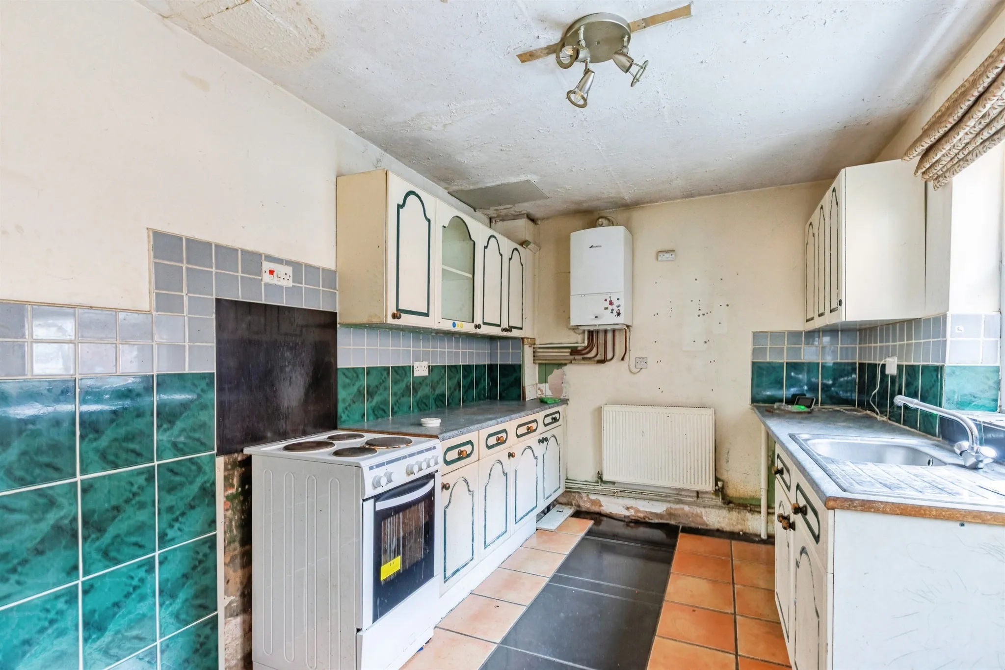 3 bed End of Terrace