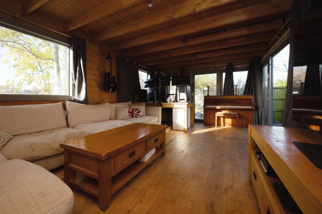 2 bed Semi-Detached