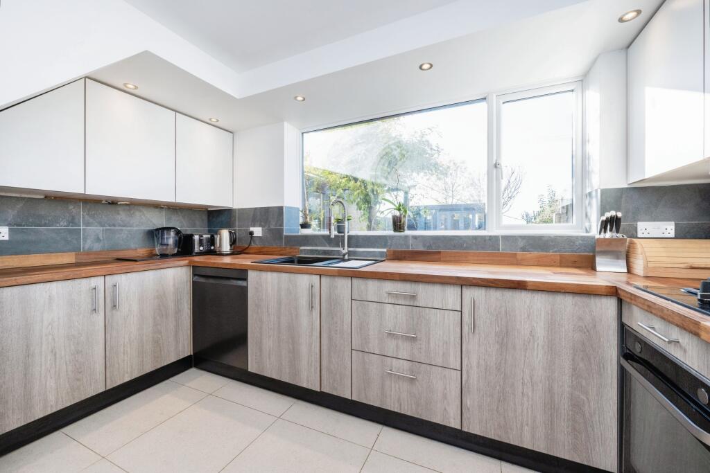 2 bed Semi-Detached