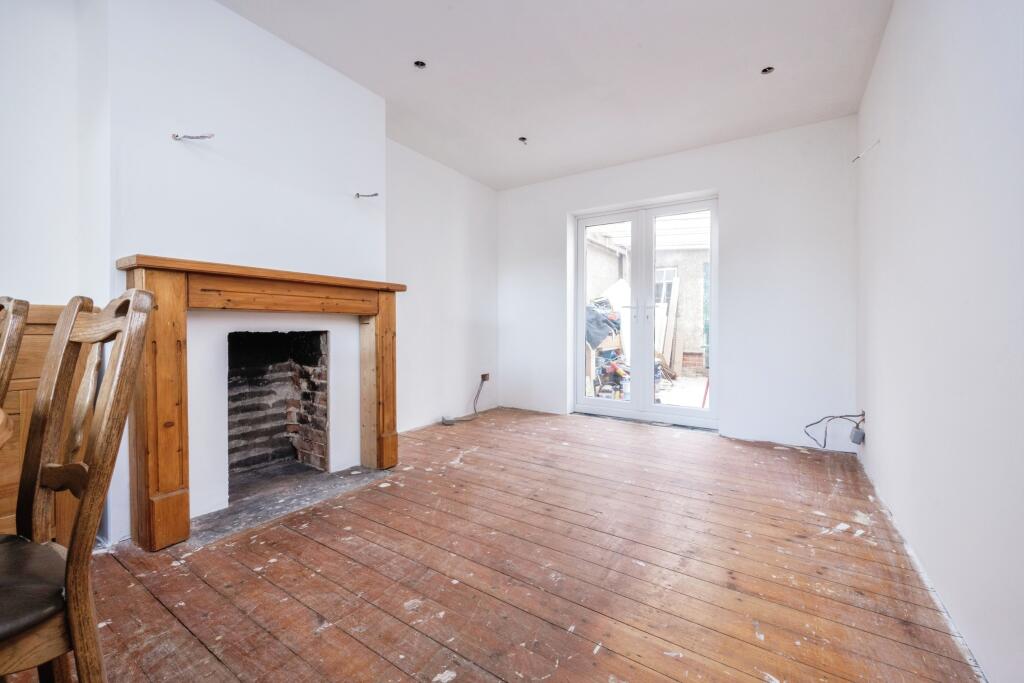 2 bed Semi-Detached
