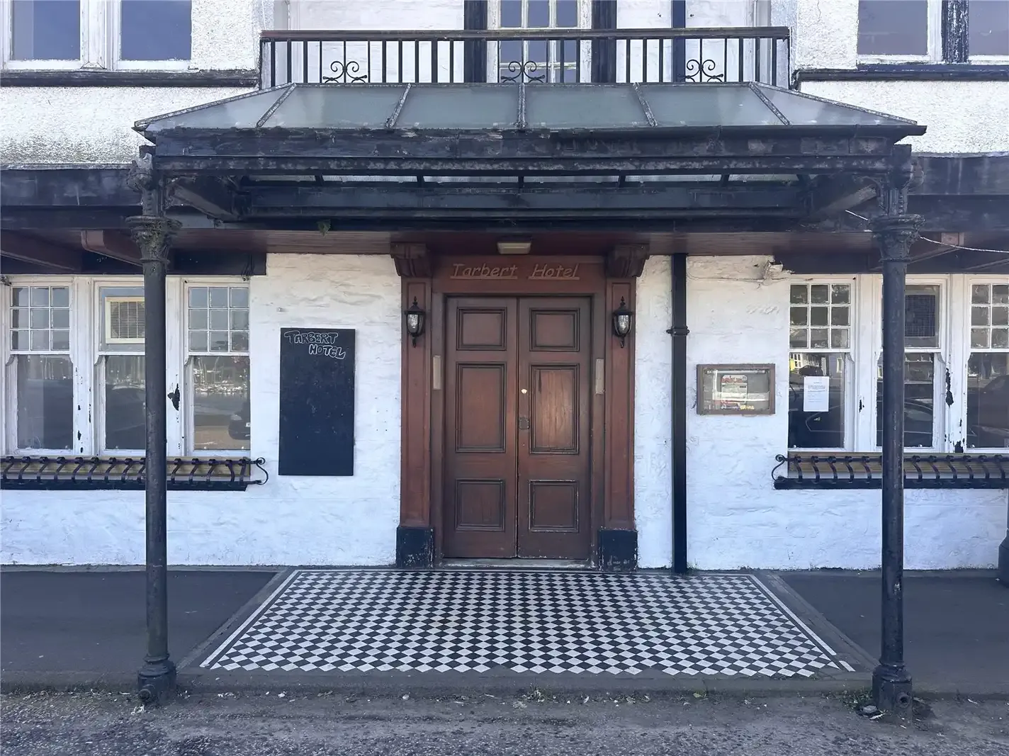 Tarbert Hotel, Harbour Street, Tarbert, Mull Of Kintyre