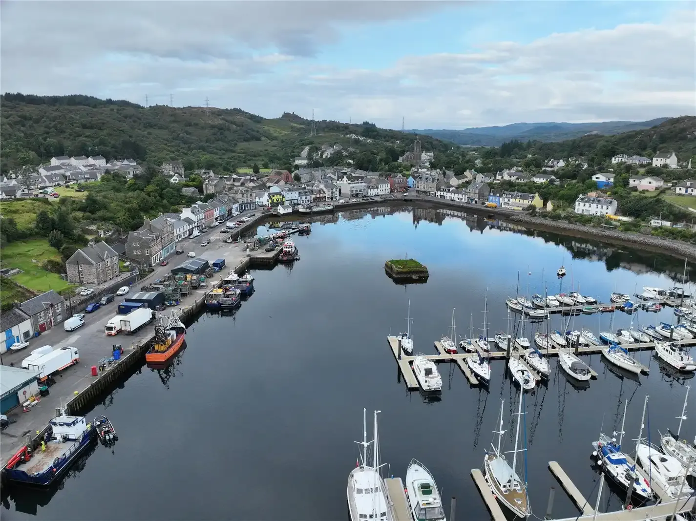 Tarbert Hotel, Harbour Street, Tarbert, Mull Of Kintyre