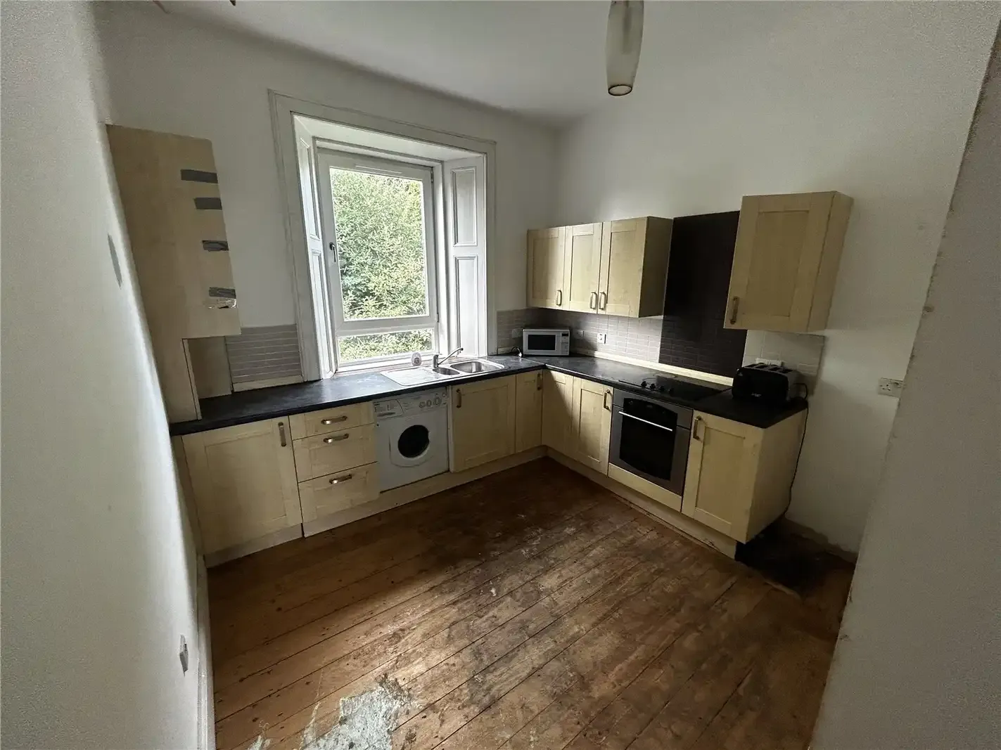2/1, 3 Greenock Road, Paisley