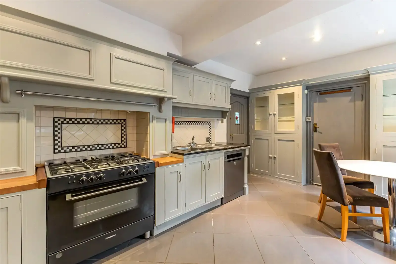 6 Upper Malone Road, Belfast